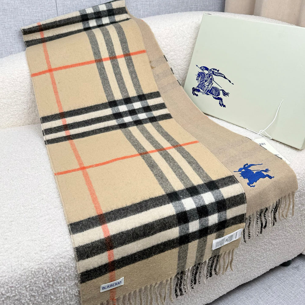 Bv*b*rry Scarf