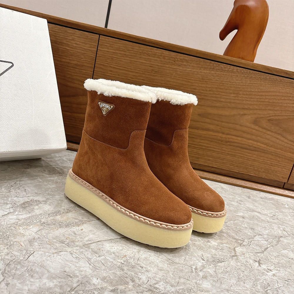 Pra*a Suede booties