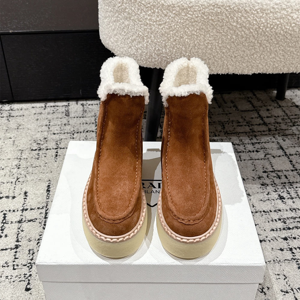 Pra*a Suede booties