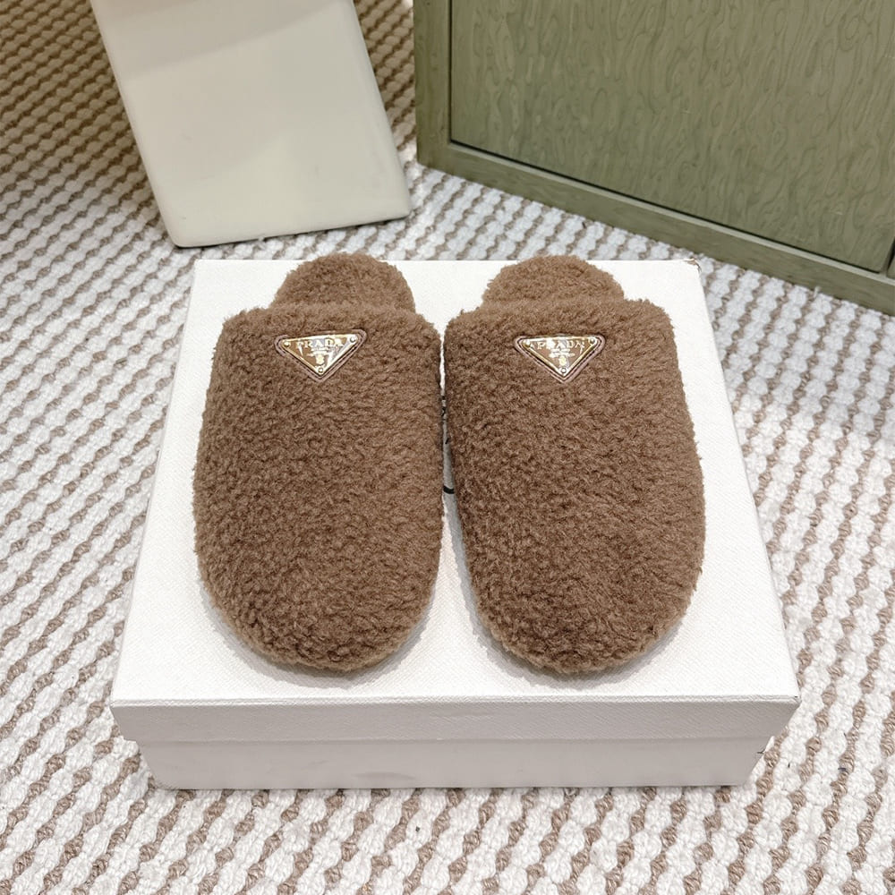 Pra*a Slippers
