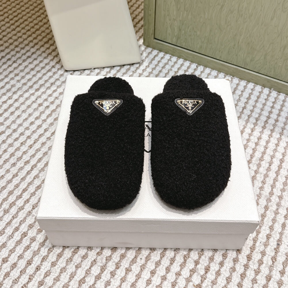 Pra*a Slippers