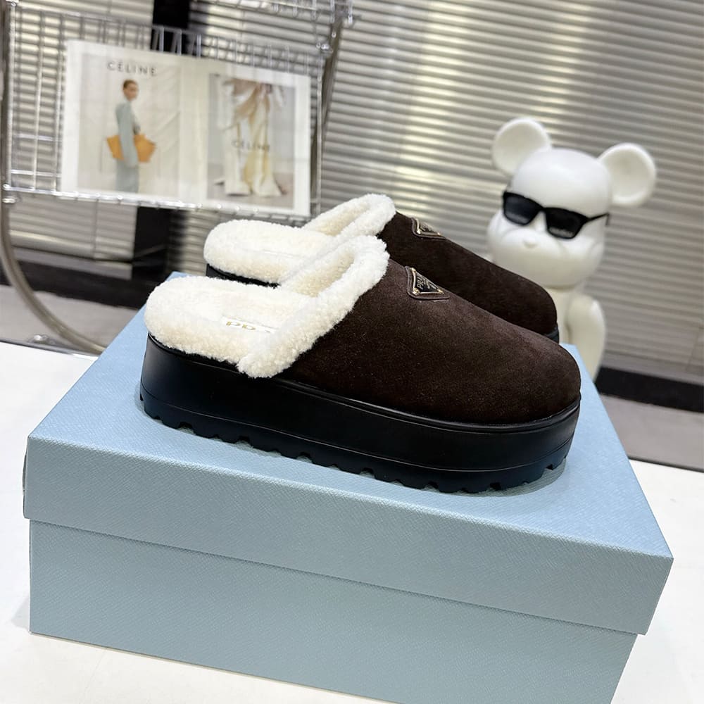 Pra*a Slippers