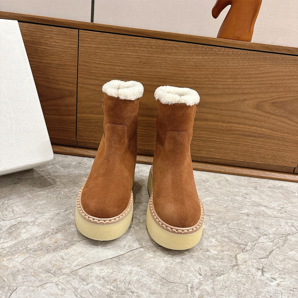 Pra*a Suede booties