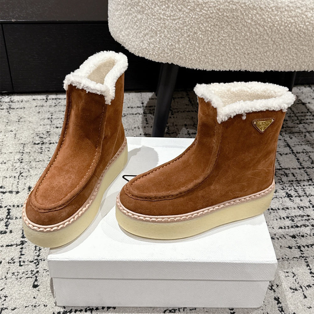 Pra*a Suede booties