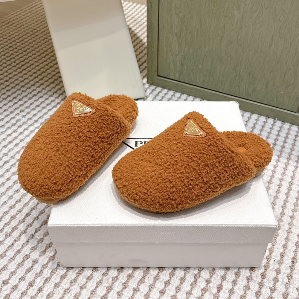 Pra*a Slippers