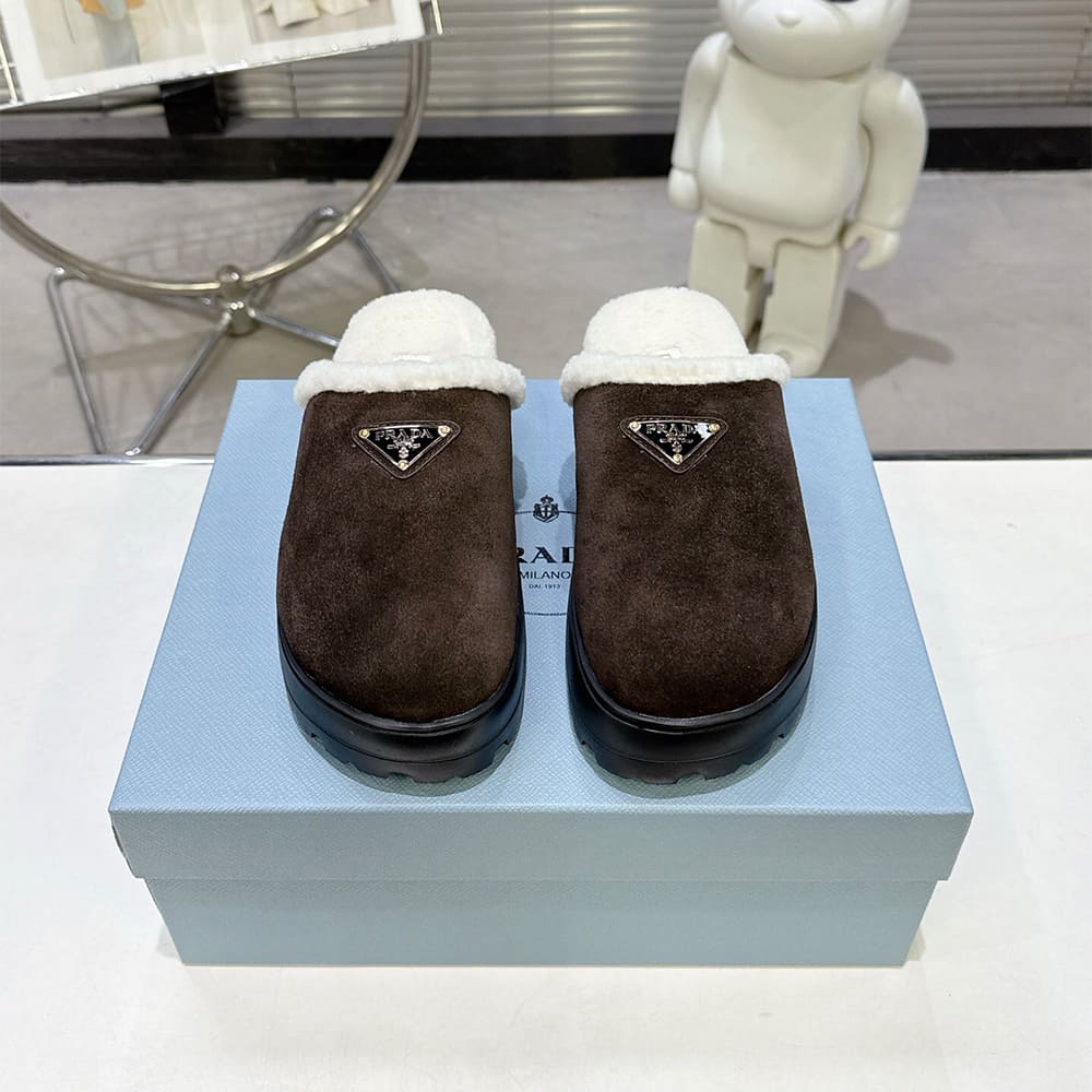 Pra*a Slippers