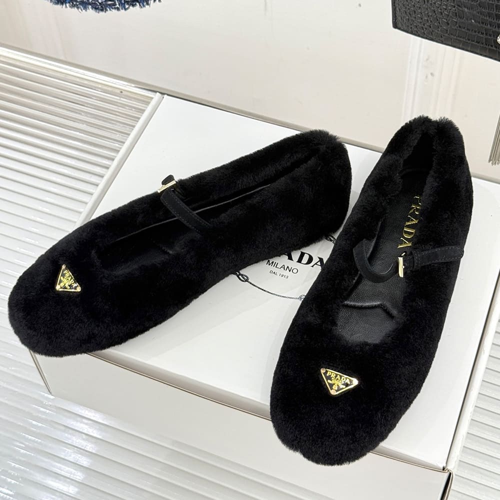 Pra*a Suede Ballerinas