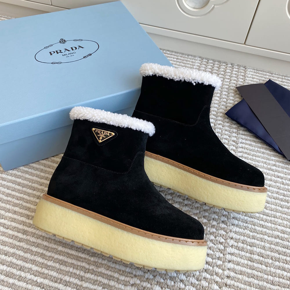 Pra*a Suede booties