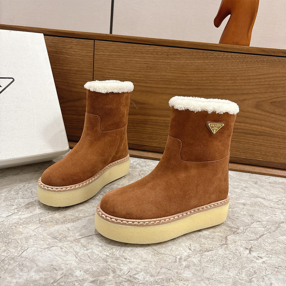 Pra*a Suede booties