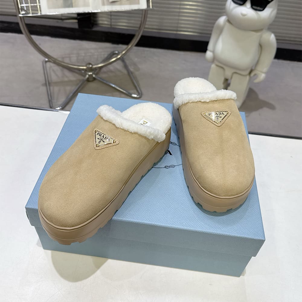 Pra*a Slippers