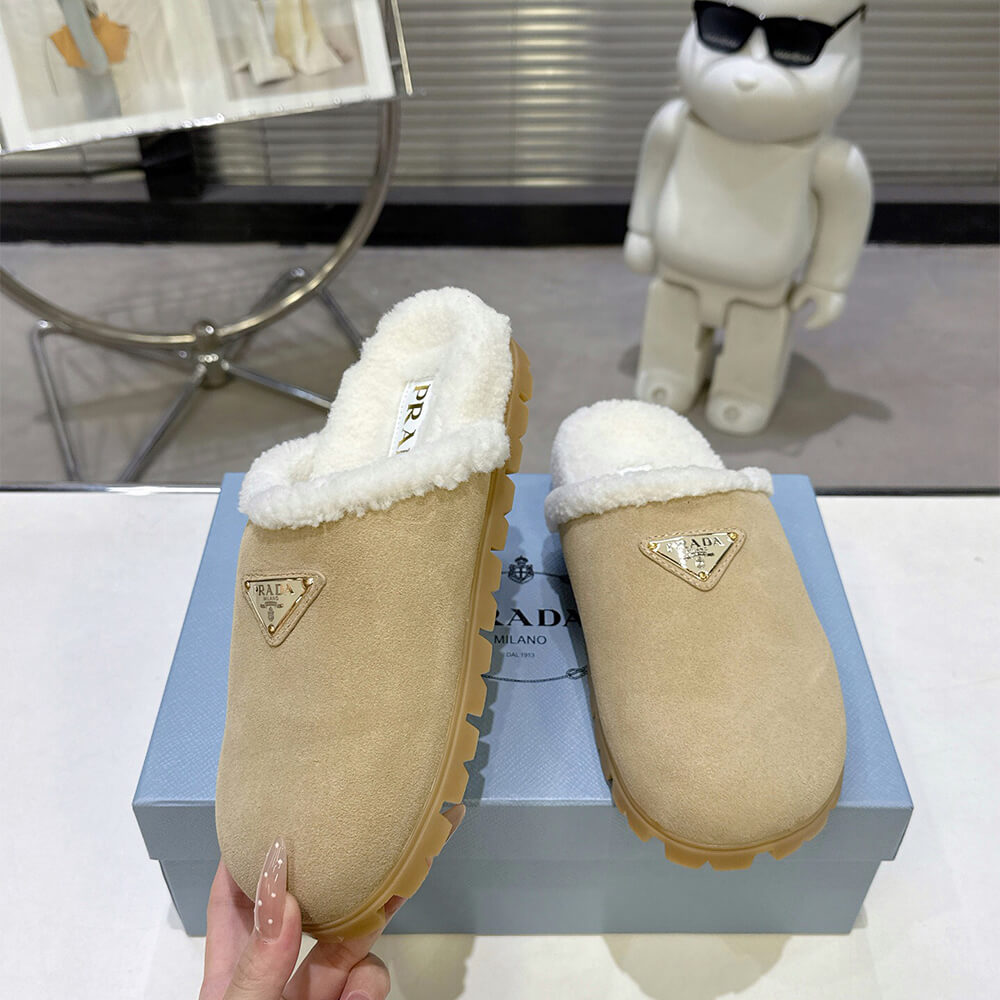 Pra*a Slippers