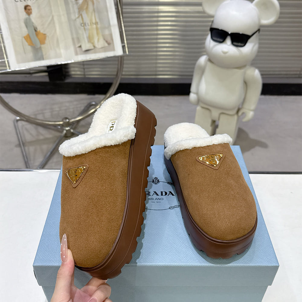 Pra*a Slippers