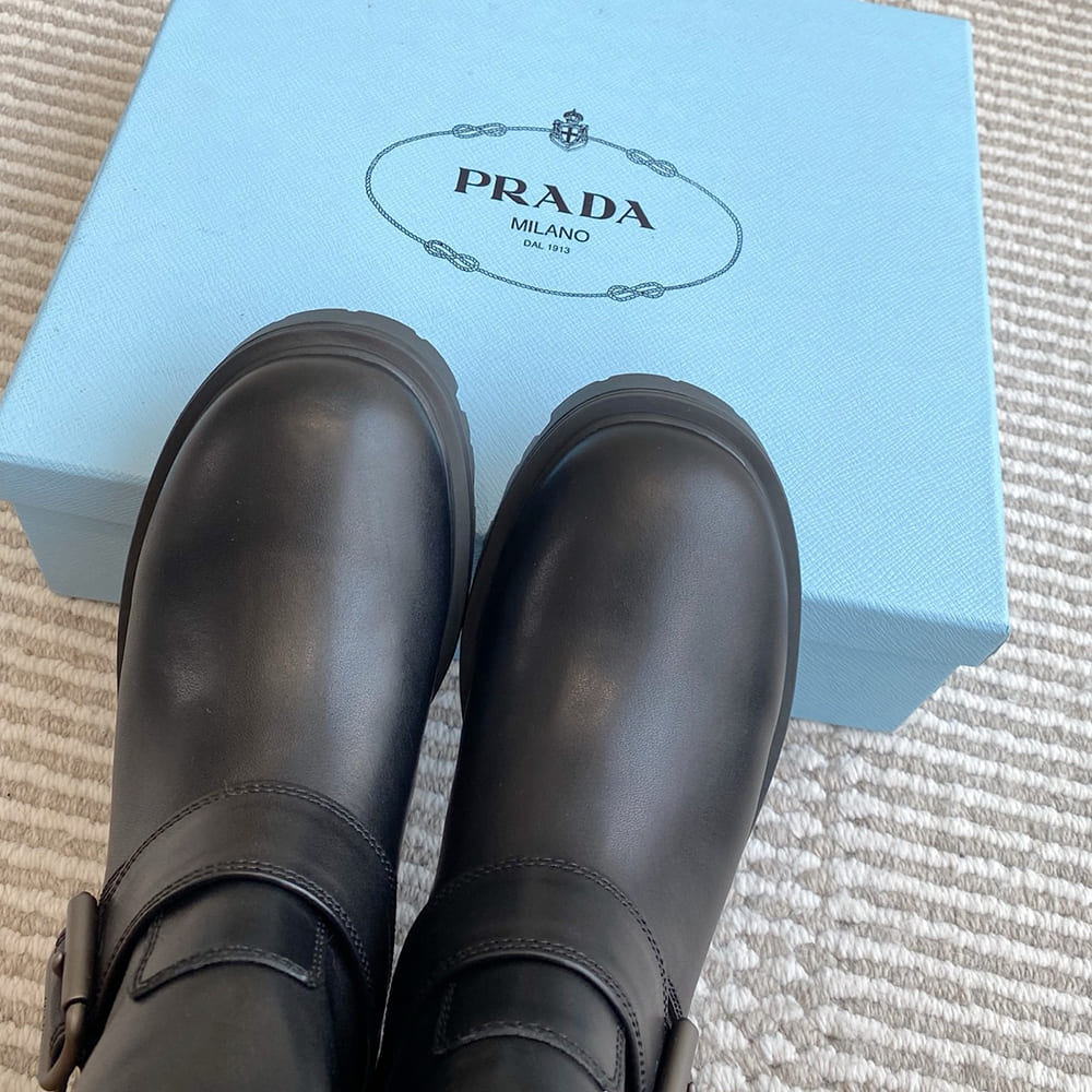 Pra*a Leather booties