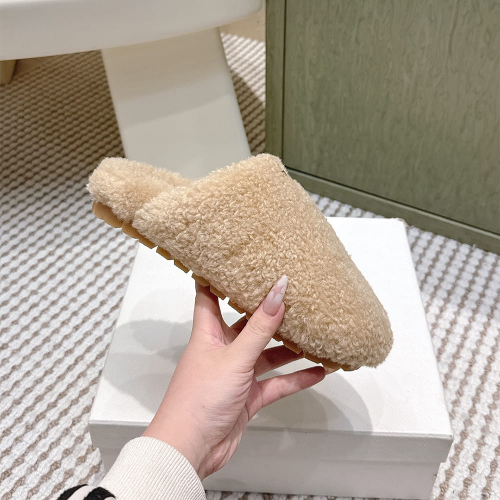 Pra*a Slippers
