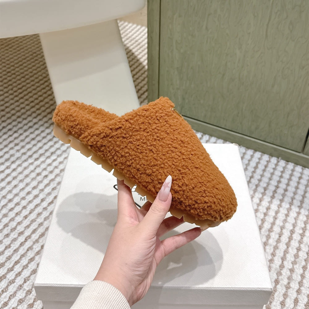 Pra*a Slippers