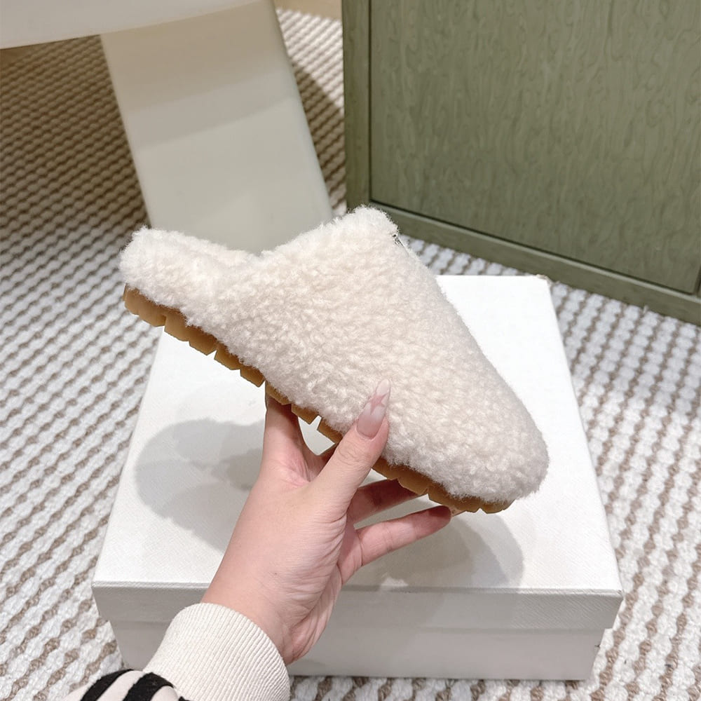 Pra*a Slippers