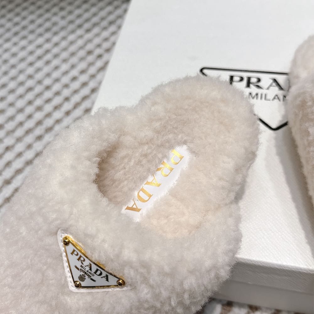 Pra*a Slippers