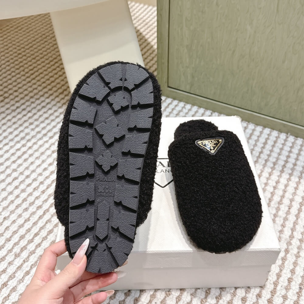 Pra*a Slippers