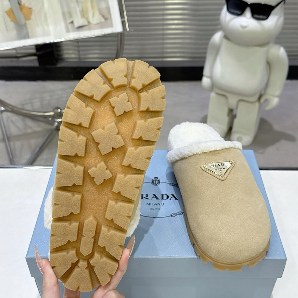 Pra*a Slippers