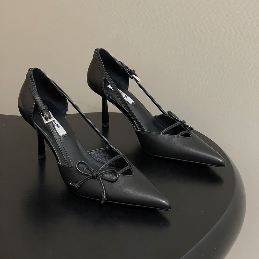 Pra*a Open-side leather pumps