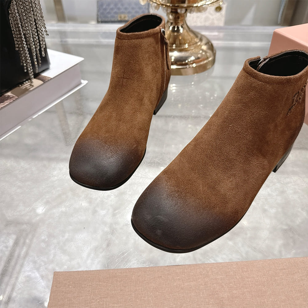 M1um1u Suede booties