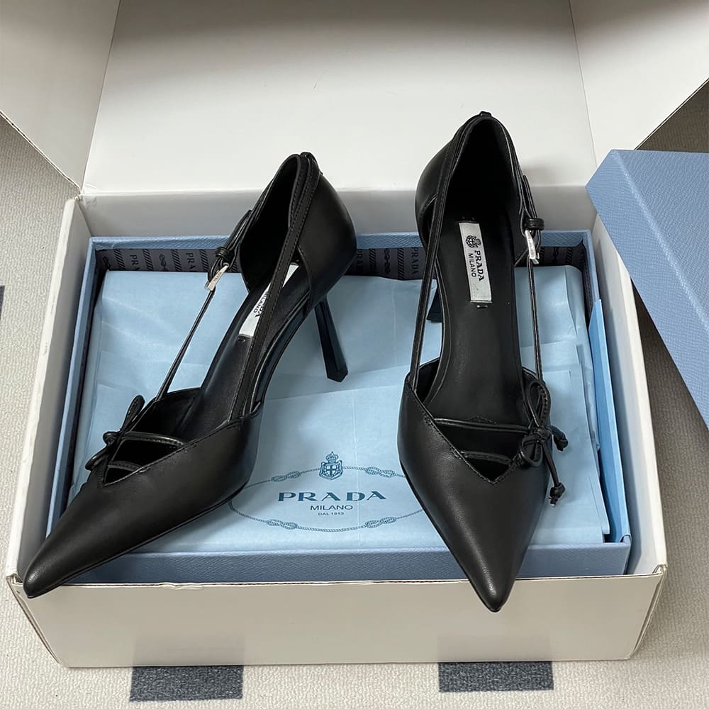 Pra*a Open-side leather pumps