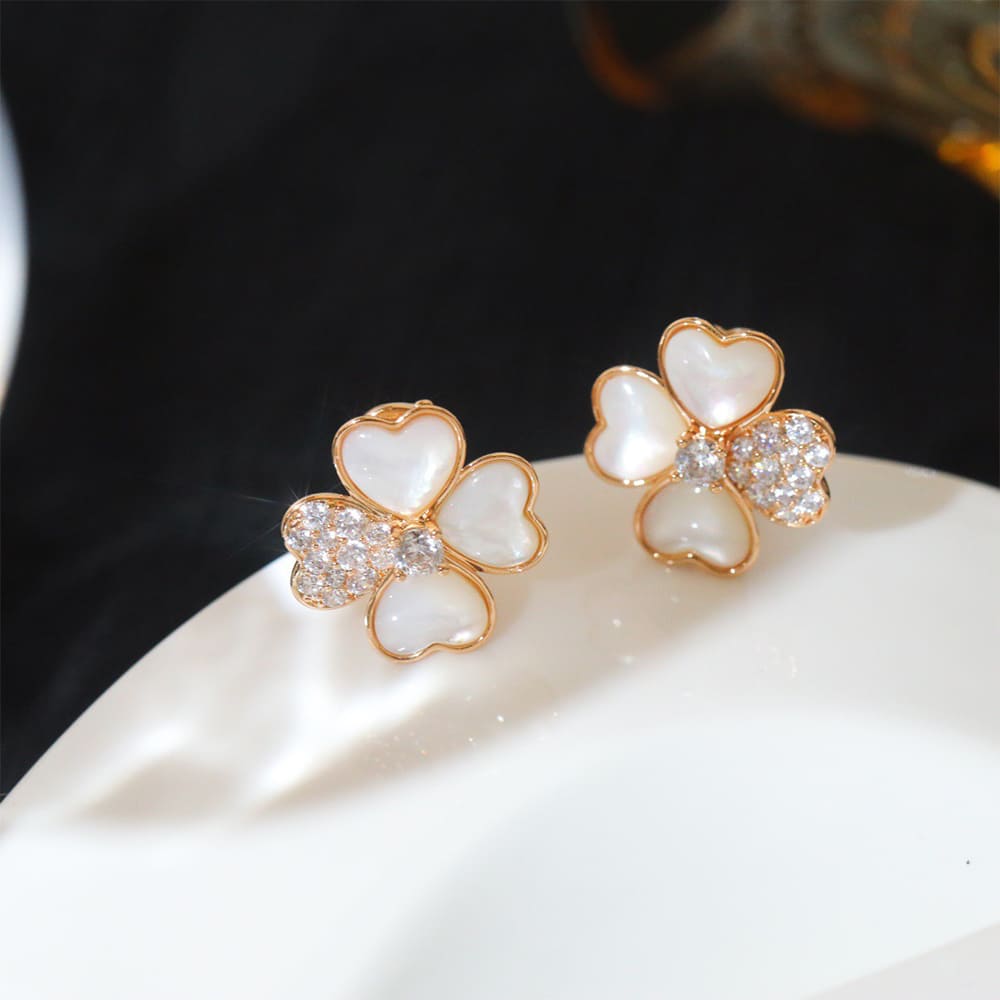 VCA Cosmos D1am0nd Mother Of Pearl Earrings