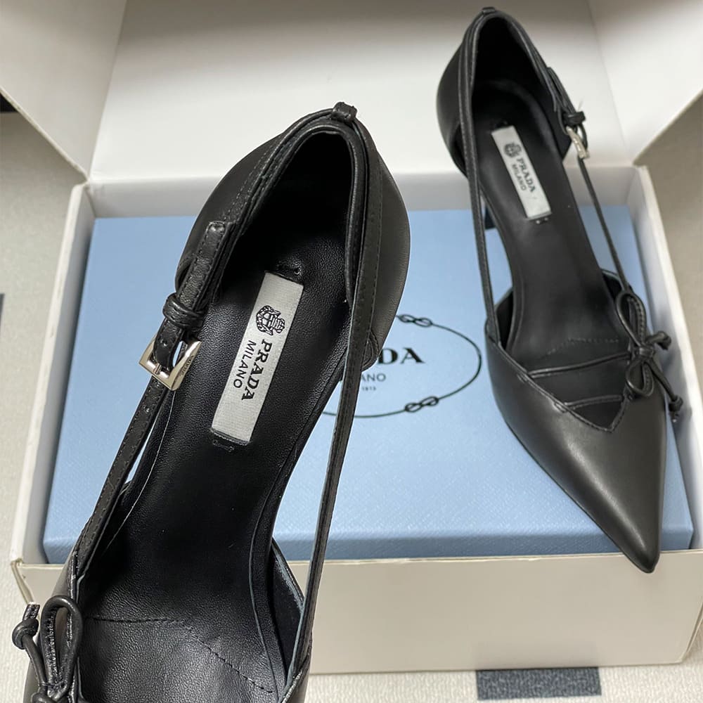 Pra*a Open-side leather pumps