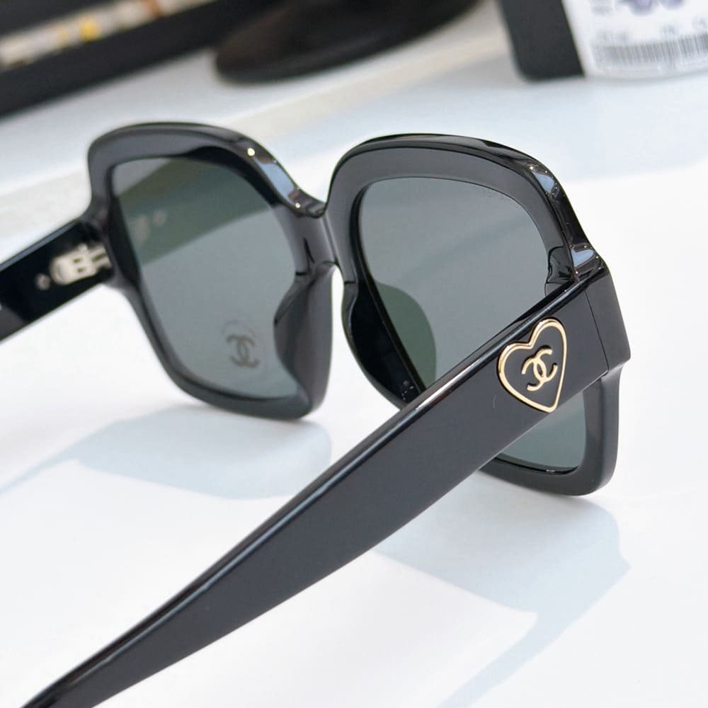 Ch**el Square Sunglasses