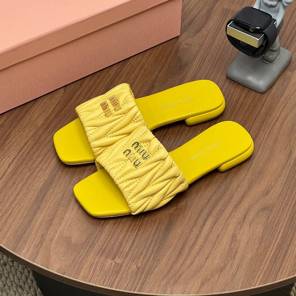 M1um1u Matelasse nappa leather slides (EU SIZE 35-42)