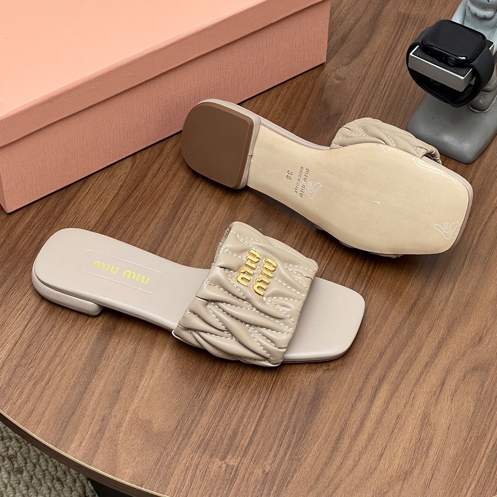 M1um1u Matelasse nappa leather slides (EU SIZE 35-42)
