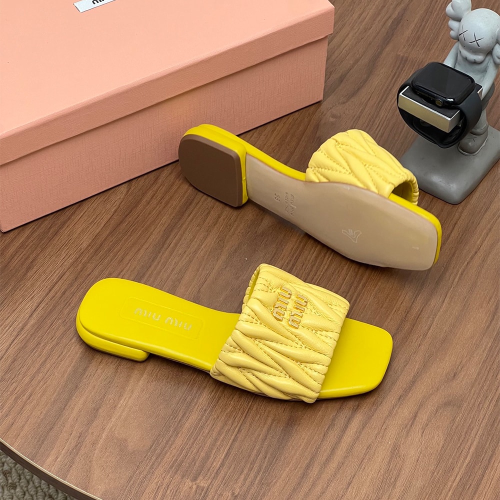 M1um1u Matelasse nappa leather slides (EU SIZE 35-42)