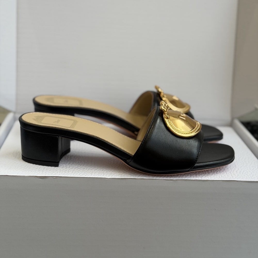 D10r Medaillon Buckle Heeled Slide (EU SIZE 35-42)