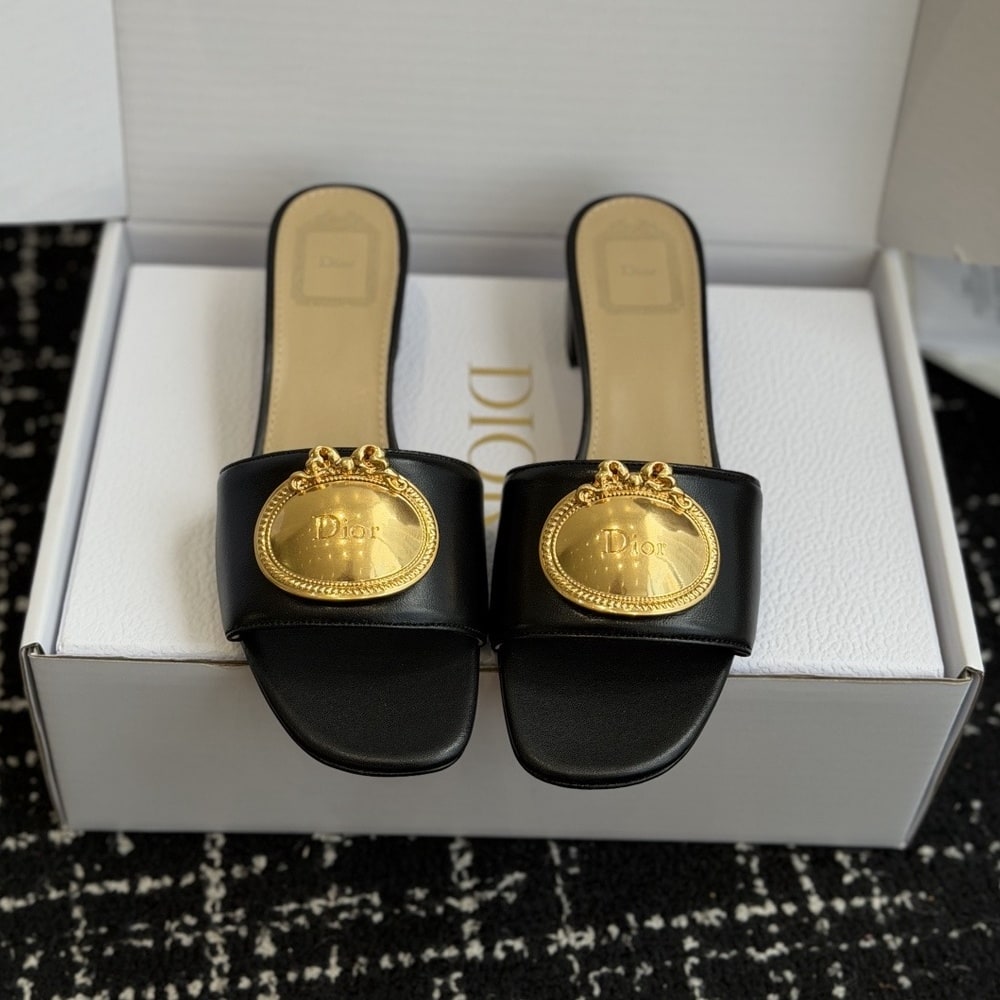D10r Medaillon Buckle Heeled Slide (EU SIZE 35-42)