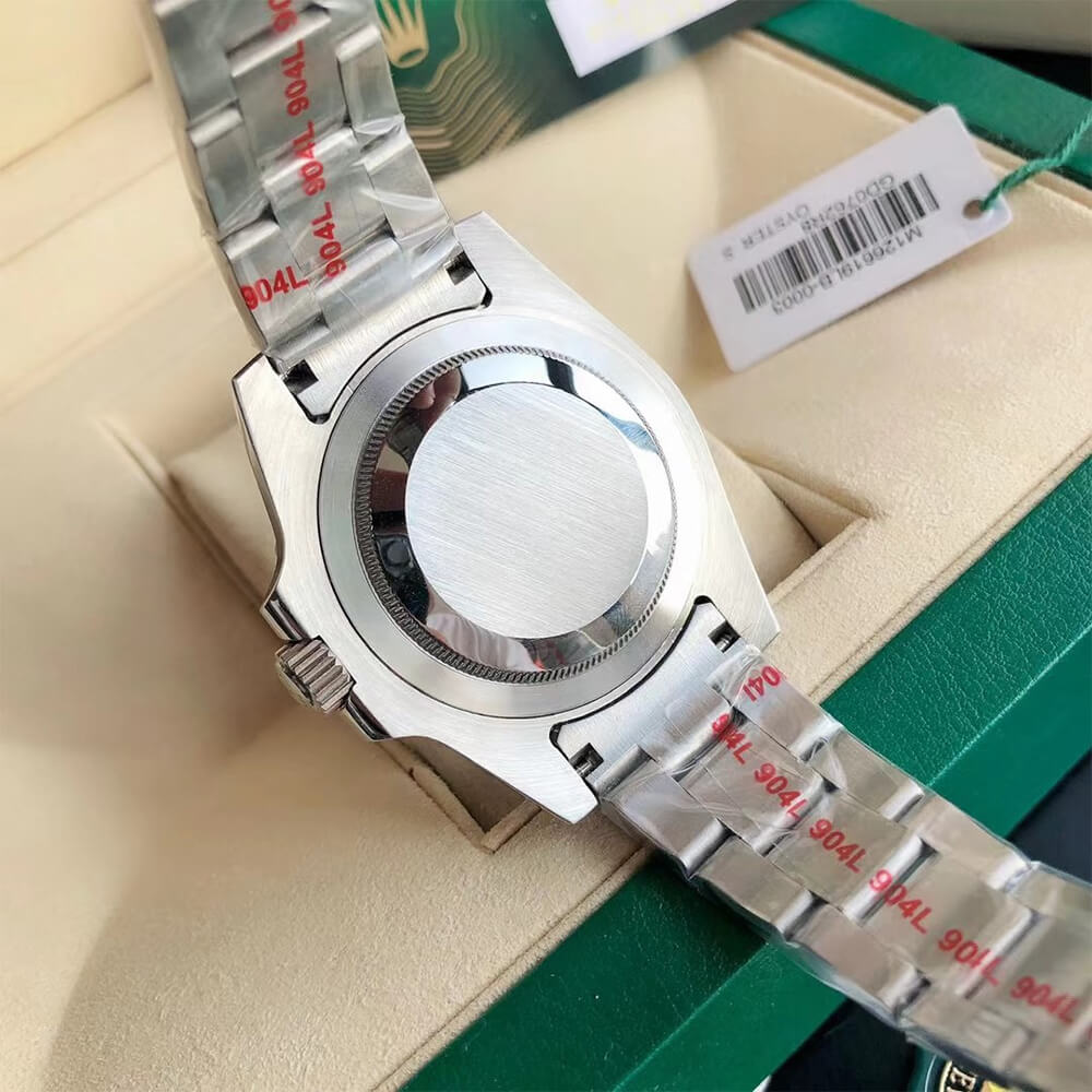 R01ex Submariner Date