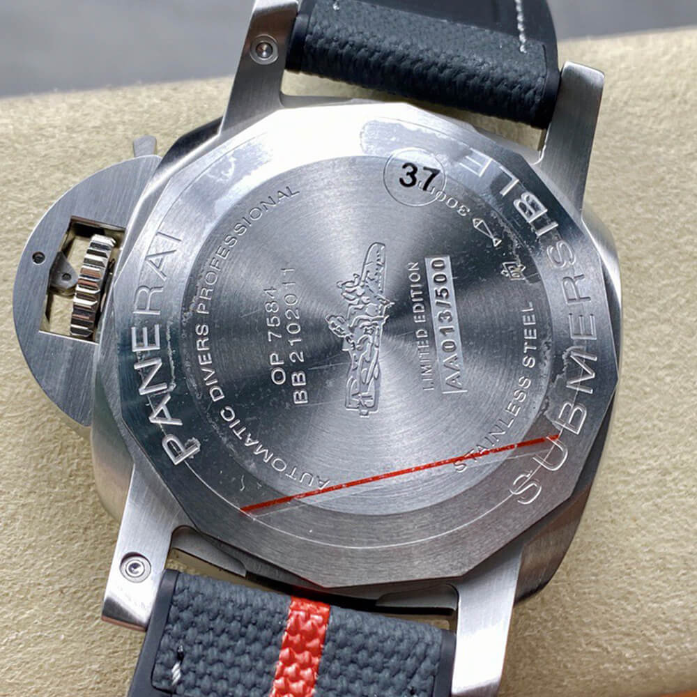 Pa*e*a1 Submersible Luna Rossa