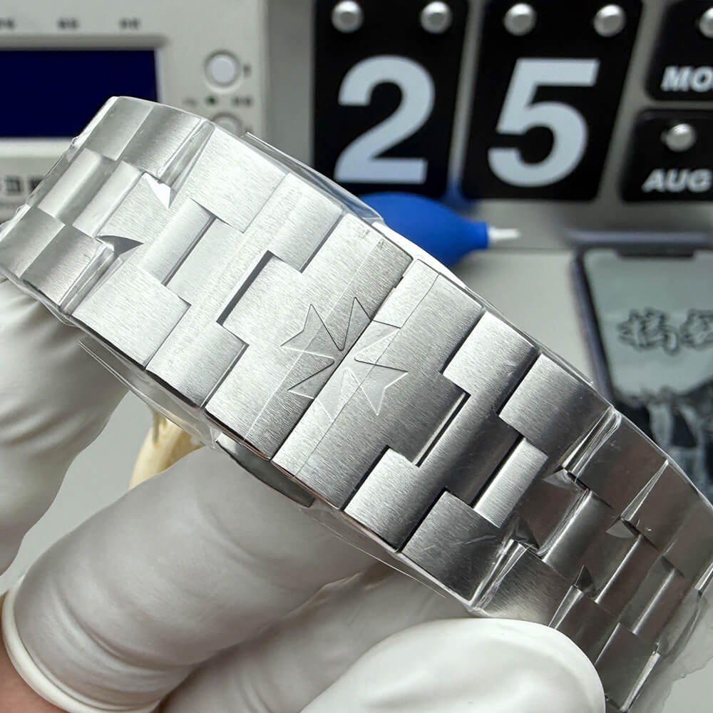 Vacheron C0nstan1n Overseas