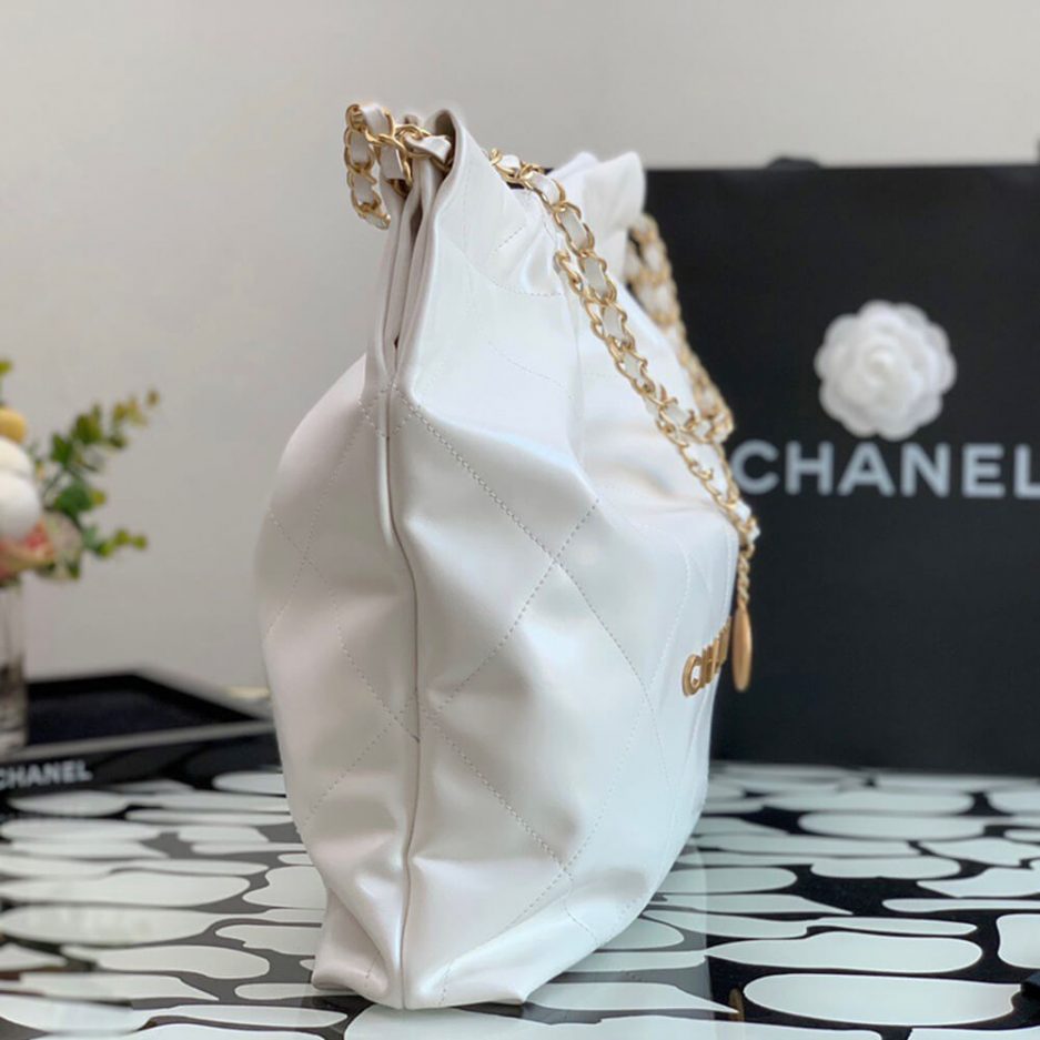 Ch**el 22 SMALL HANDBAG