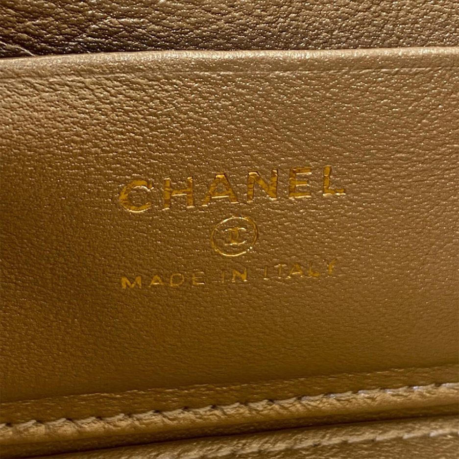 Ch**el VANITY WITH CHAIN