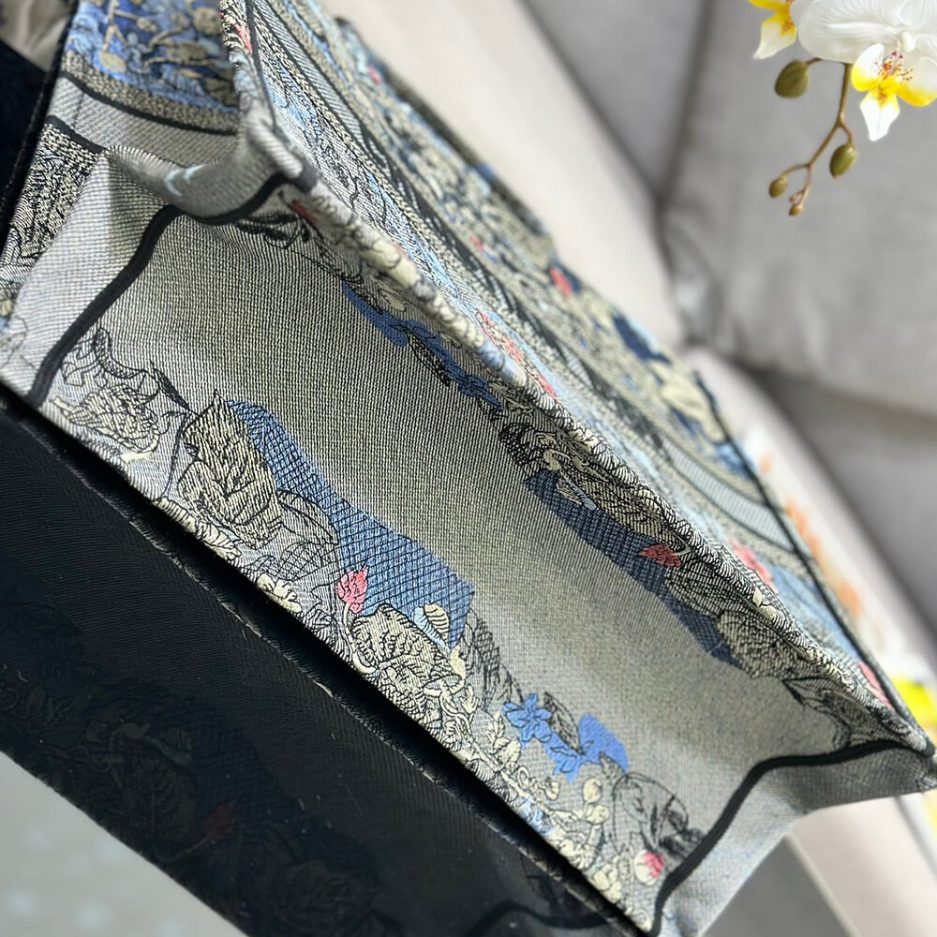 LARGE D10r BOOK TOTE