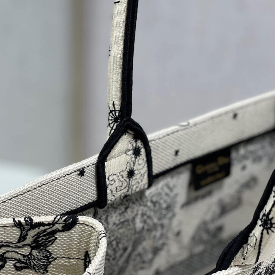LARGE D10r BOOK TOTE