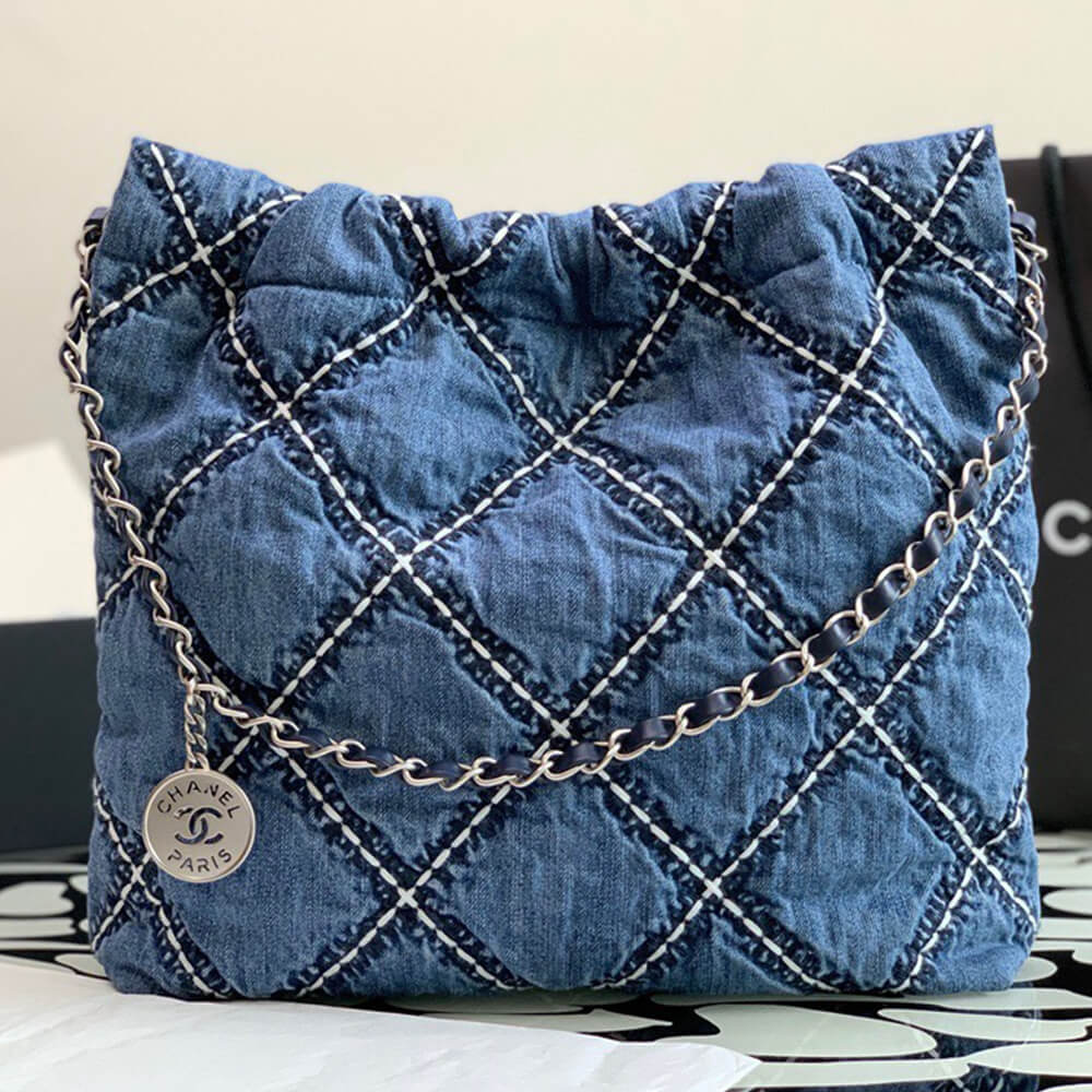 Ch**el 22 SMALL HANDBAG
