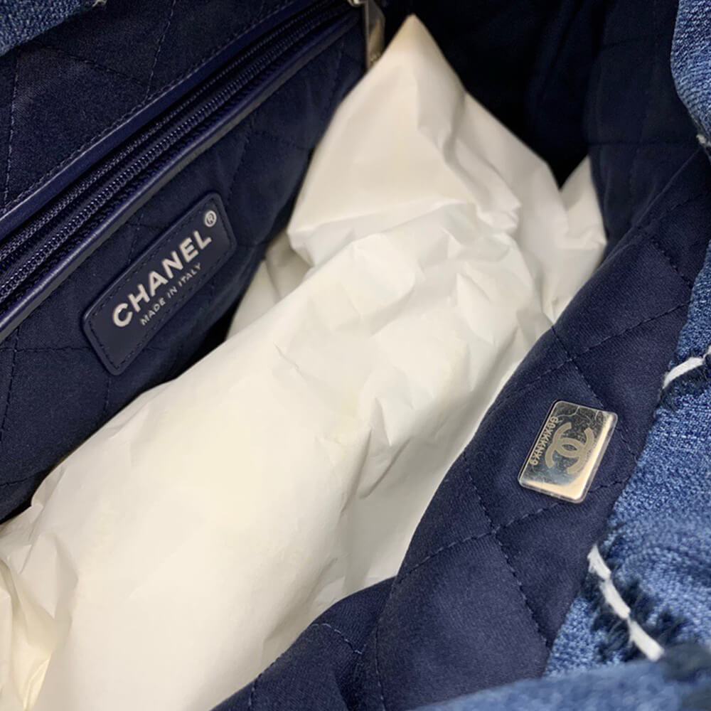 Ch**el 22 SMALL HANDBAG