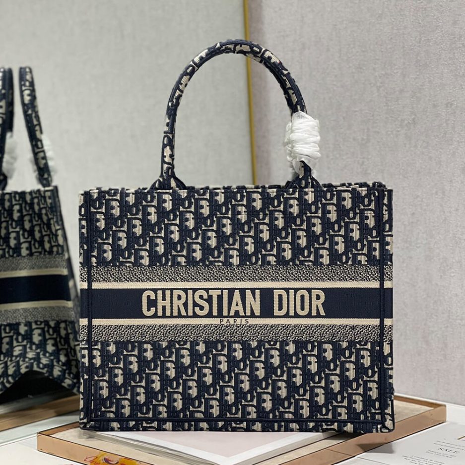 MEDIUM D10r BOOK TOTE