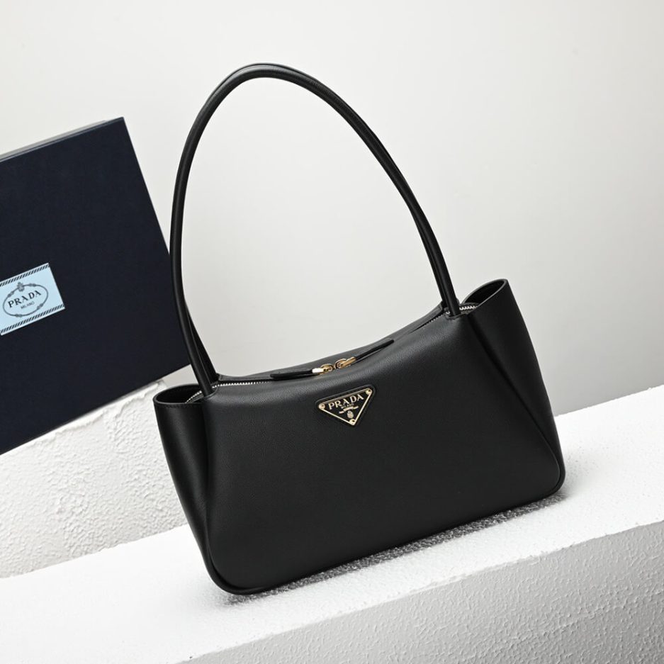 Pra*a Medium leather handbag
