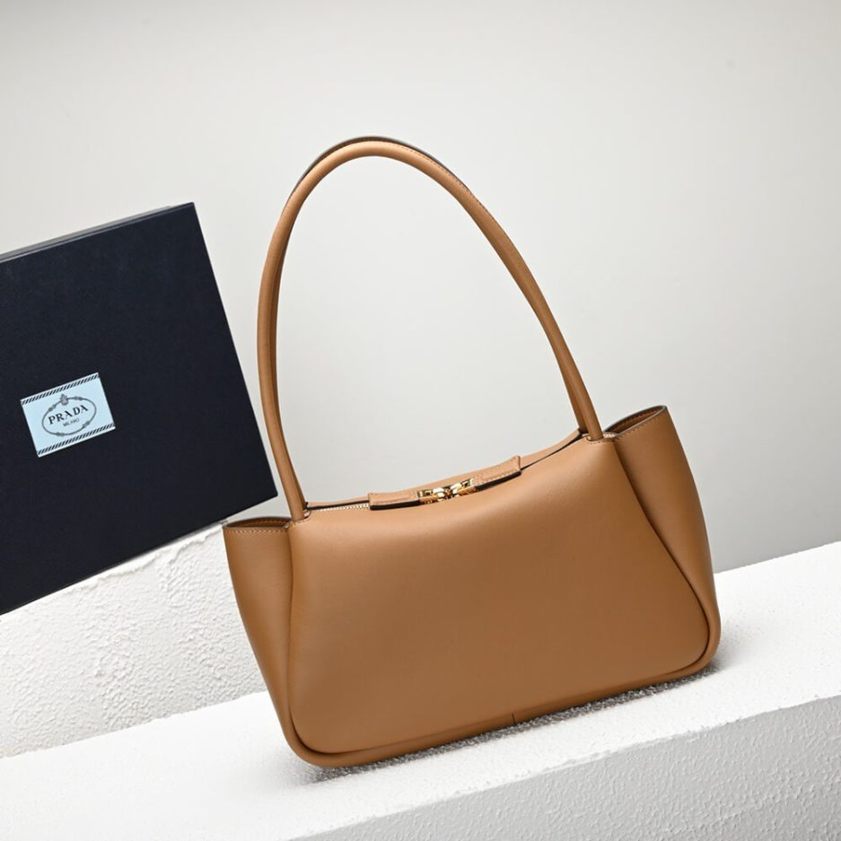 Pra*a Medium leather handbag