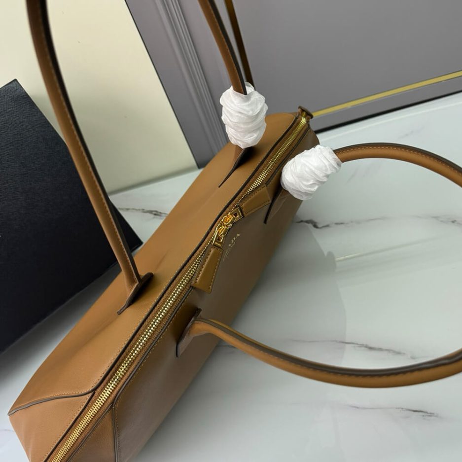 Pra*a Large leather tote bag with zipper closure(high-end grade)