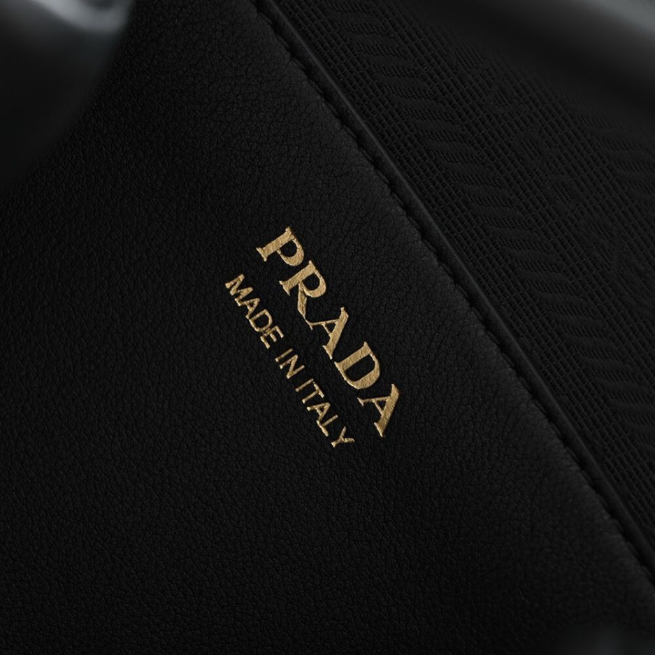 Pra*a Darling leather handbag