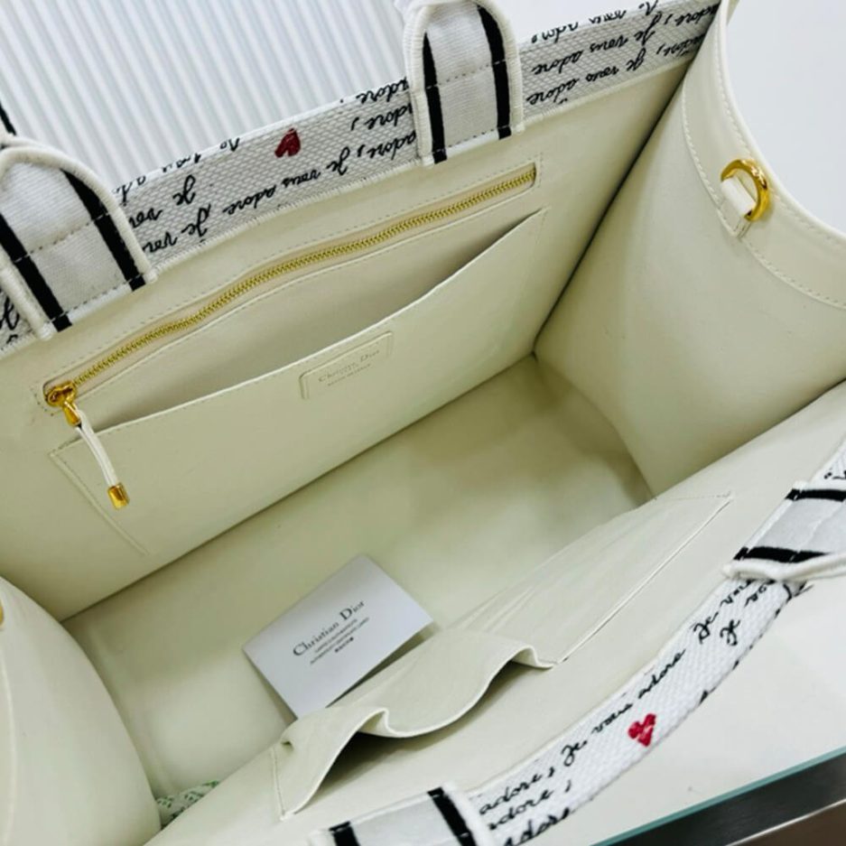D10ramour Medium D10r Book Tote
