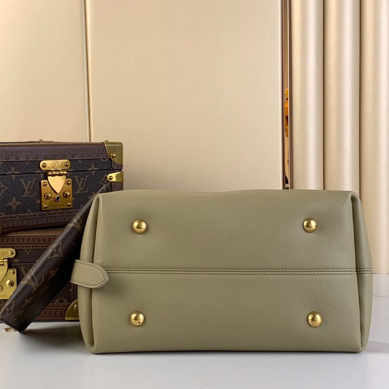 LV Low Key Hobo MM